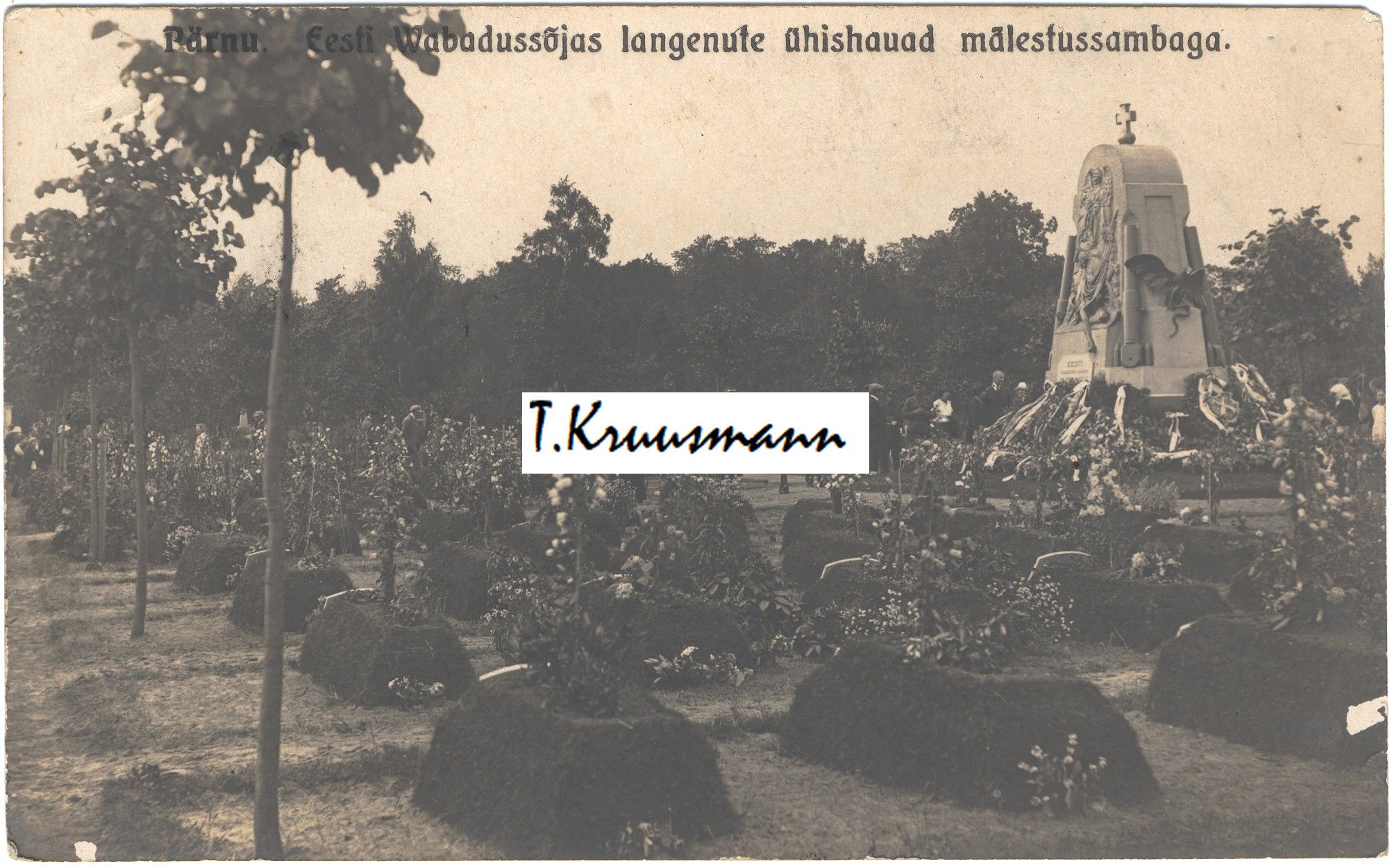 Eesti_Wabadussõjas_langenute_ühishauad_mälestussambaga