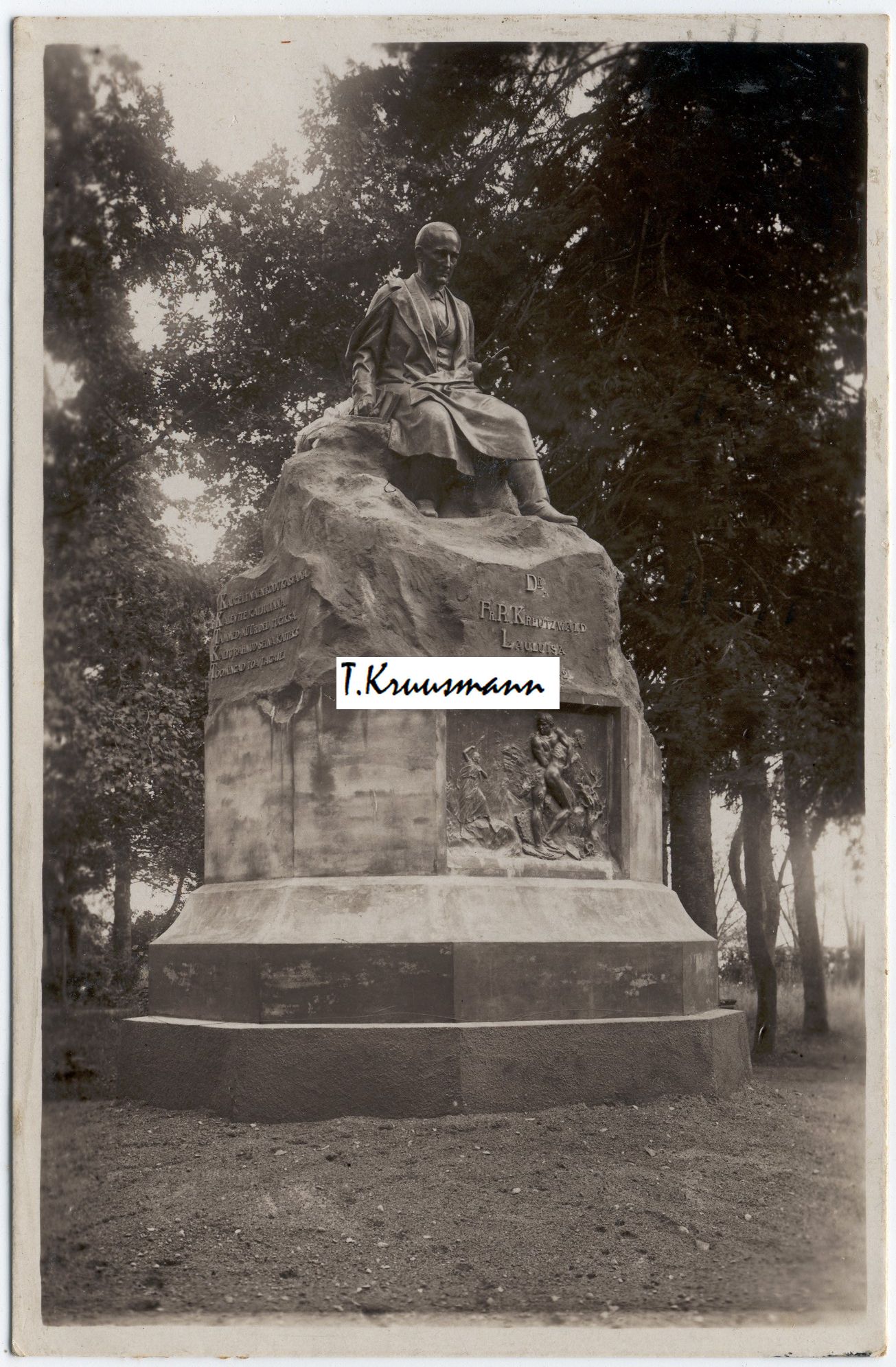 Kreutzvaldi_mälestussammas