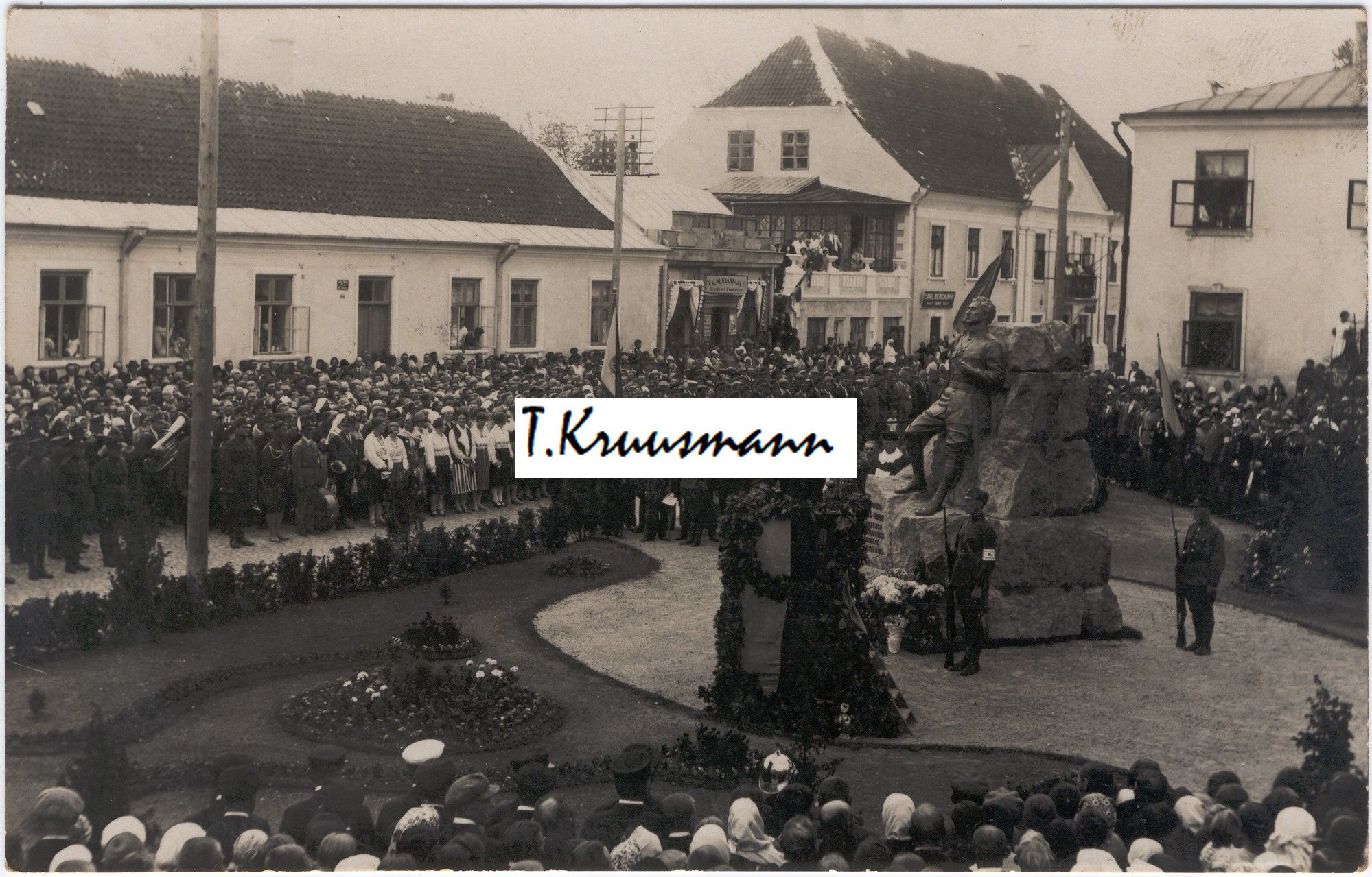 Langenud_saarlaste_mälestussamba_avamine_2