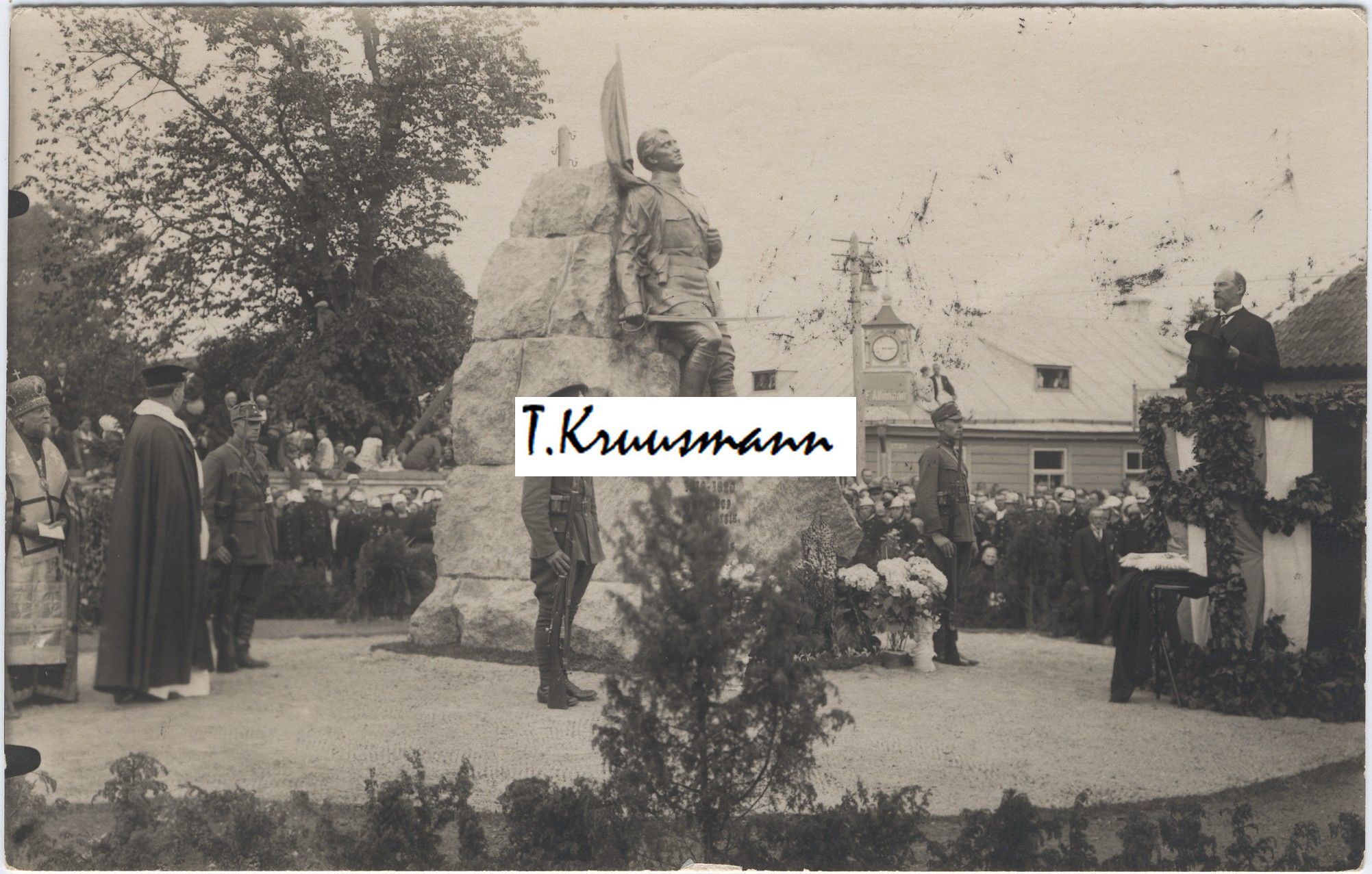 Langenud_saarlaste_mälestussamba_avamine_3