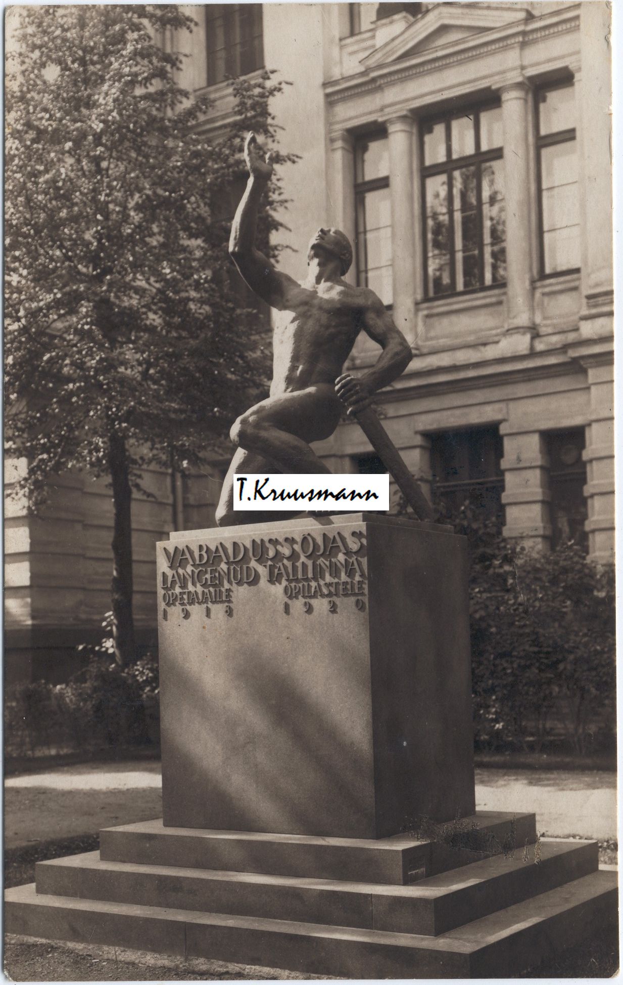 Mälestussammas_langnud_õpilastele_2