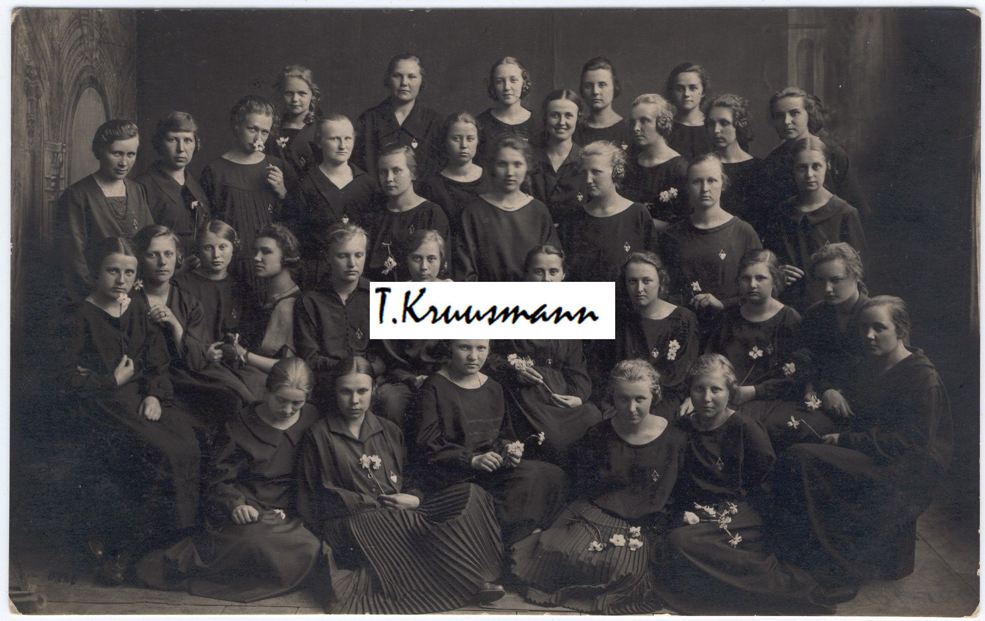 Nais-reaalgümnaasiumi_Abituriendid_1924