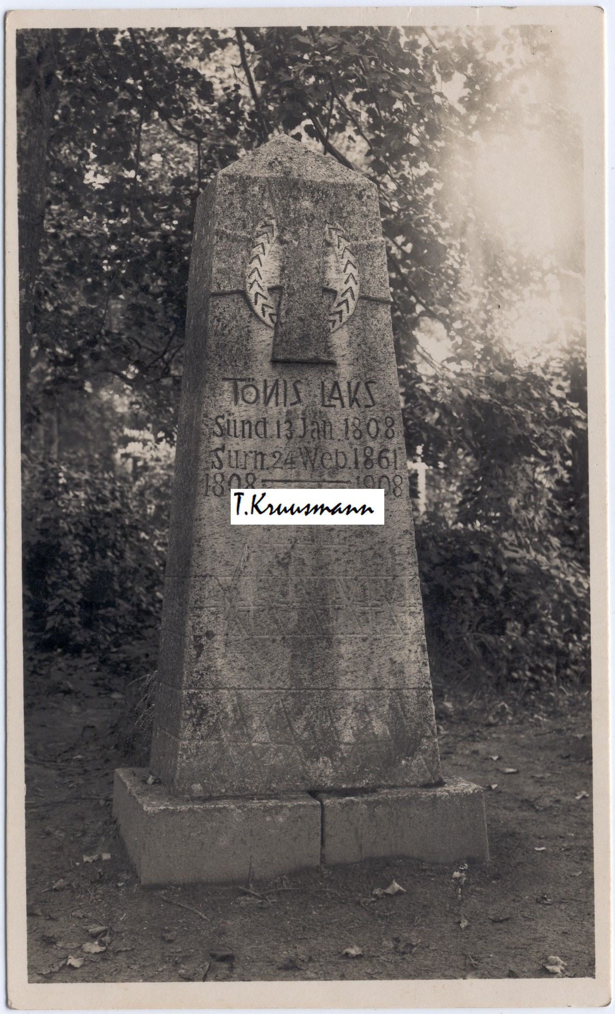 Tõnis_Laksi_monument_2