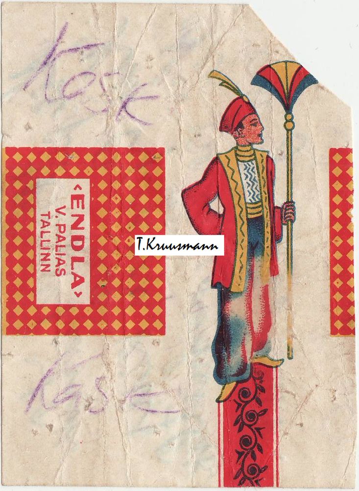 X_Endla_V_Palias_Tallinn_mees_kepi_otsas_lehvikuga