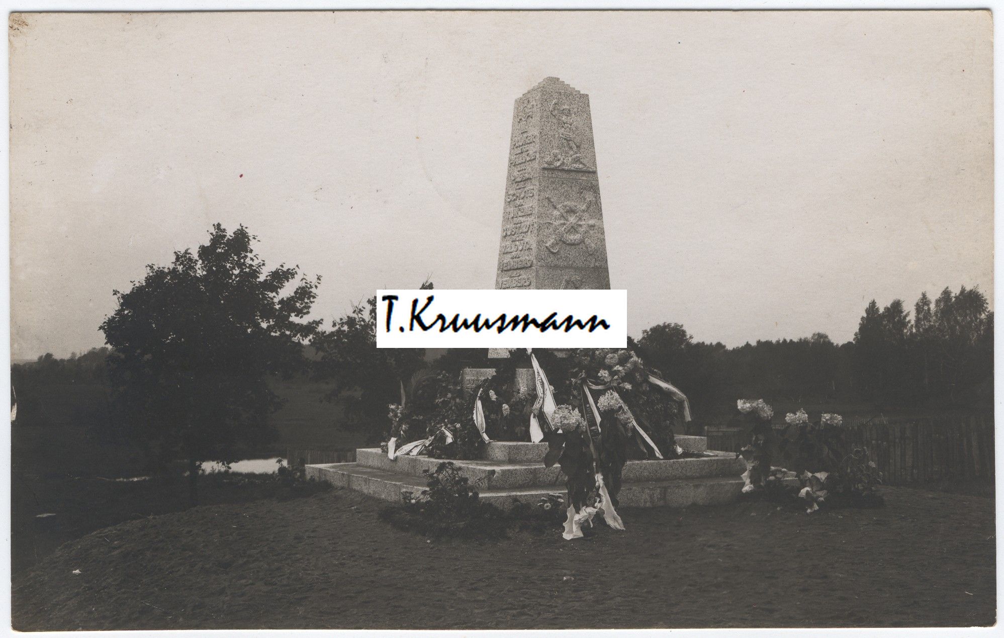 mälestussammas_Dy3100G